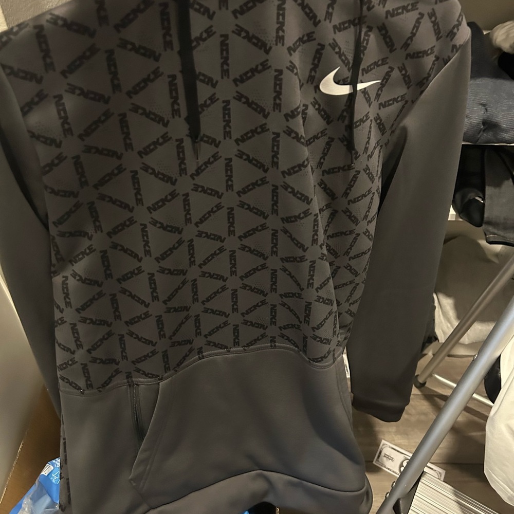 Nike Gray drifit with Textured Pattern and Crew Neck